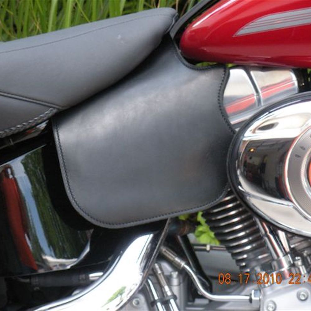 thumbnail image 2 of 2x Black PU Leather Heat Shields For Harley Touring Softail Dyna - Saddlebag Deflectors 2 of 5